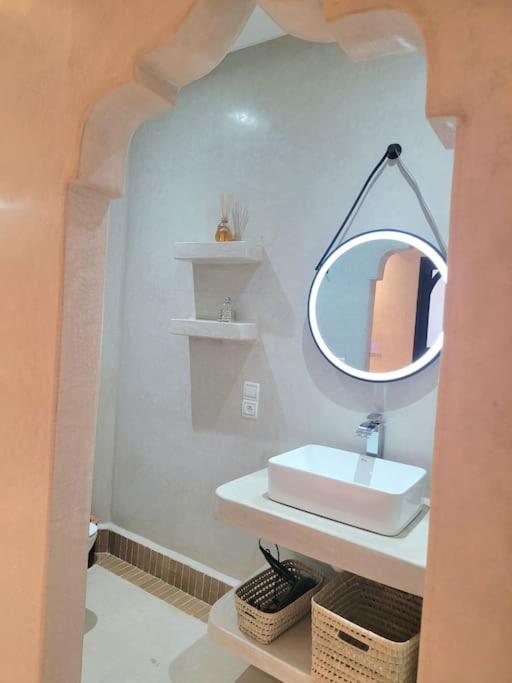 Riad Isahiac Avec Piscine En Exclusivite Marrakesh Ngoại thất bức ảnh