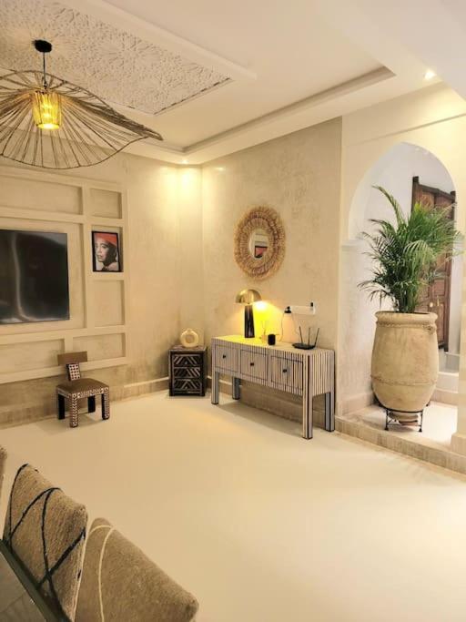 Riad Isahiac Avec Piscine En Exclusivite Marrakesh Ngoại thất bức ảnh